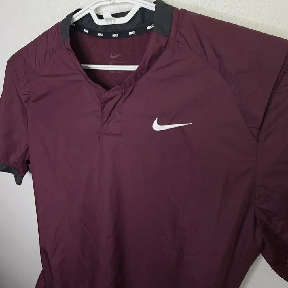 Nike Short Sleeve Windshirt Pullover Maroon Men’s Large BQ3237-669
